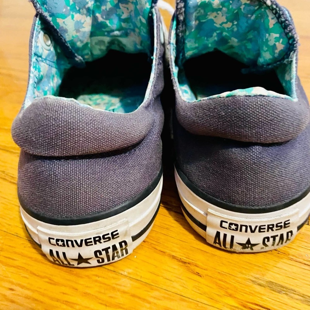 Women’s converse shoes NWOT - Picture 2 of 6